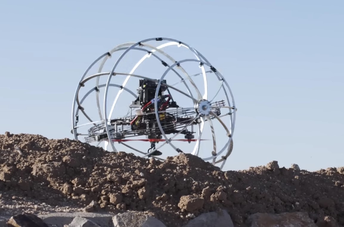 В Америке разработали дрон, способный перемещаться и по земле, и по воздуху