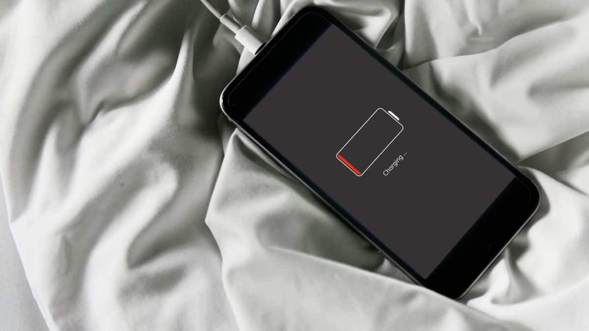 Apple запретила спать рядом с заряжающимся iPhone