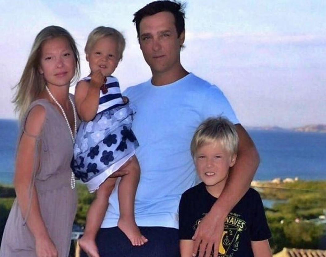 Юрий Шатунов с семьей - женой, детьми
