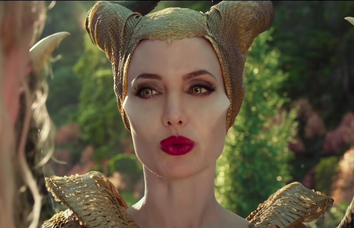 Disney работает над «Малефисентой 3»: Анджелина Джоли снова сыграет владычицу тьмы