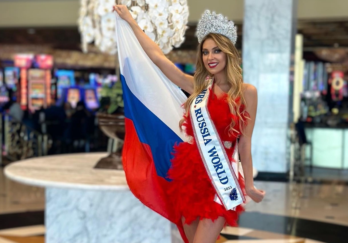 Горячая 31-летняя российская учительница выступила в конкурсе Миссис мира 2024: фото